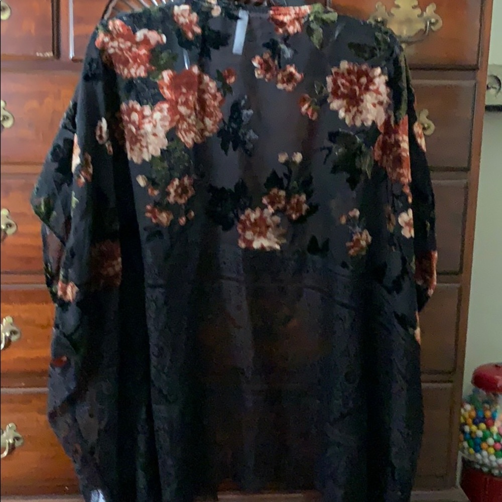Black floral lace and velvet cover up - Picture 2 of 5